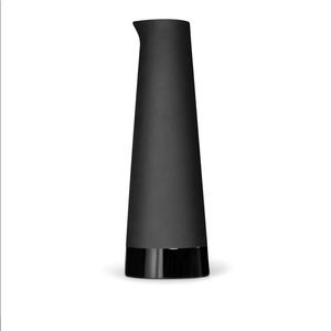 Cooling Ceramic Carafe by Magisso